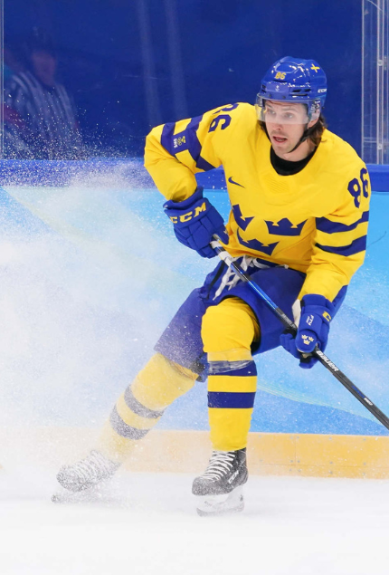 IIHF - Wallmark's pair lifts Swedes over Latvia